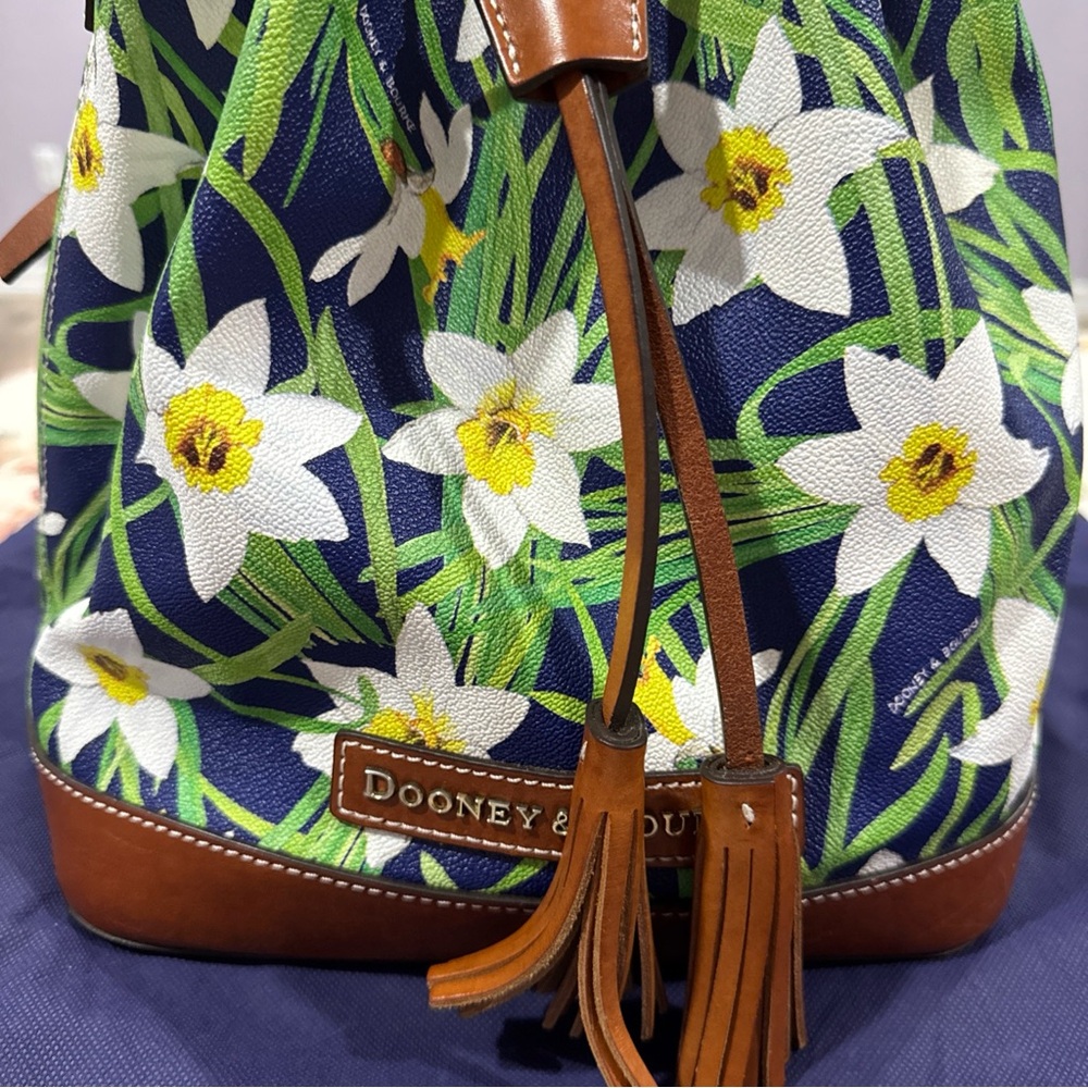 DOONEY and BOURKE Daffodil Drawstring Flower Floral Tassel Bucket Bag - Picture 3 of 10